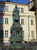 003 Prague Vieille Ville place des Croisés - statue de Charles IV